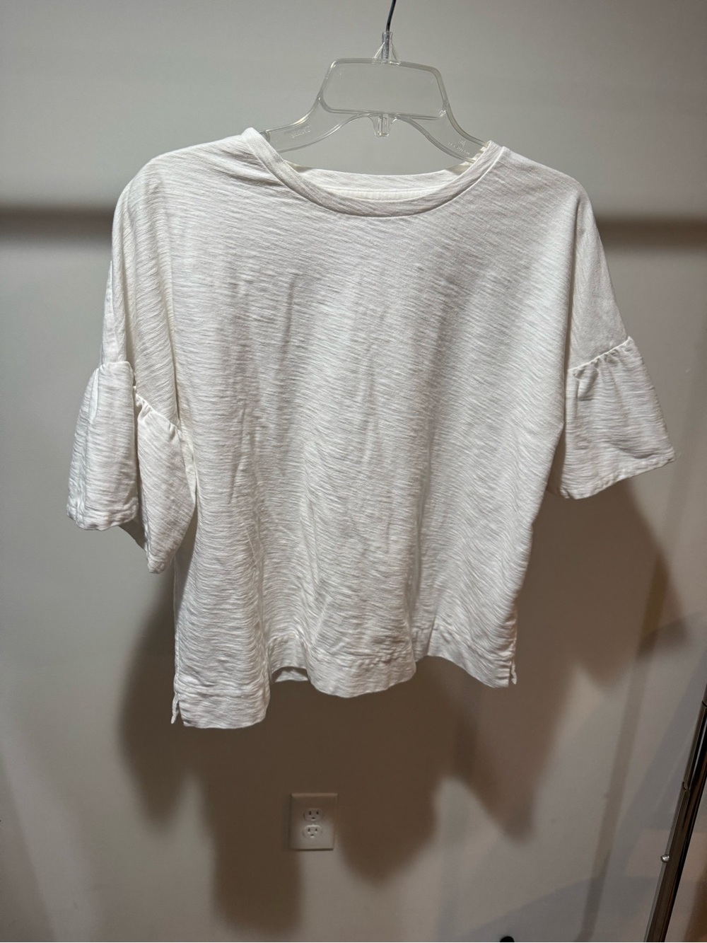 Vineyard Vines Cream Short Sleeve Ruffle-Sleeve Tee